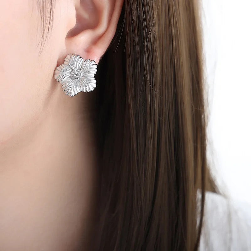 Gardenia earring