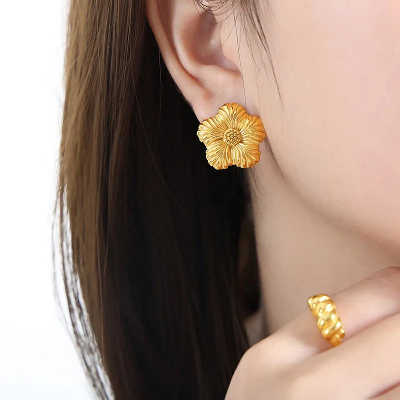 Gardenia earring